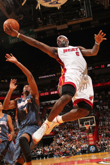 NBA常规赛MVP候选名单揭晓（NBA常规赛MVP候选正式公布）