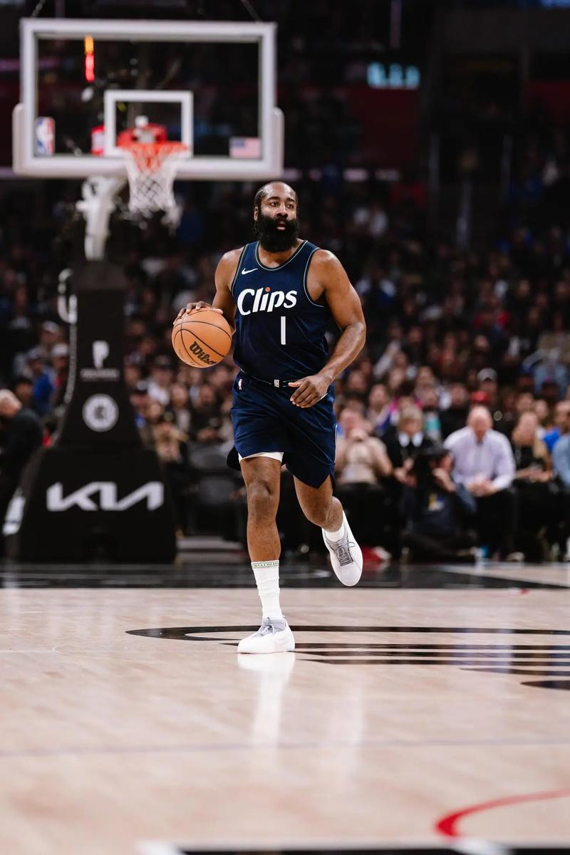 内维尔：顶级联赛中输球是正常现象，阿森纳不应因此慌乱（内维尔：顶级联赛失利属常态，阿森纳无需慌张）