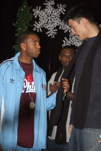 广岛主帅：申花在身体和速度方面很出色，J联赛球队技术细腻（广岛主帅赞申花身体与速度出众，称J联赛以细腻技术见长）