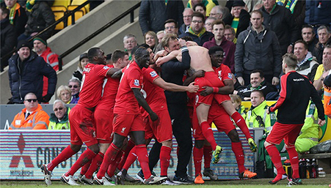 莱奥罚点前铃木彩艳对他说踢右边，最终莱奥踢向右边并且罚进（铃木彩艳点球前建议踢右，莱奥照做右侧破门）