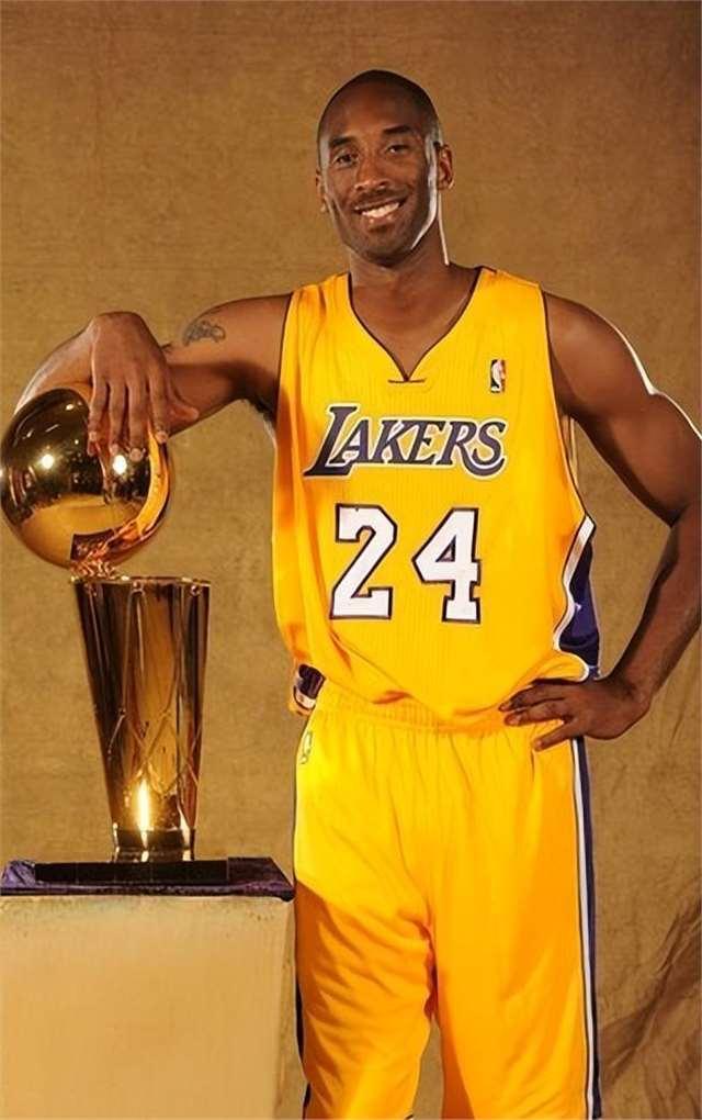 阿斯：皇马右后卫遭遇伤病危机，阿隆索或将征调卡斯蒂亚小将（阿斯：皇马右后卫线告急，阿隆索或提拔卡斯蒂亚小将）