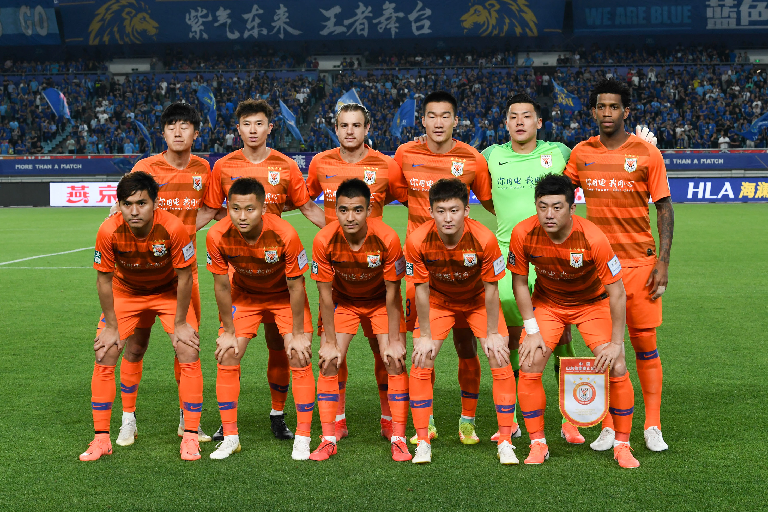 足球国足队长发声：我们不会放弃任何一场比赛（国足队长表态：每一场比赛都不放弃）