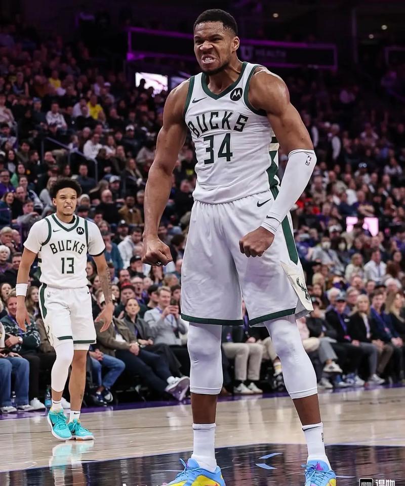 德天空：法兰克福中场乌尊肌肉受伤，预计12月欧冠踢巴萨复出（德媒：法兰克福中场乌尊肌肉受伤，预计12月欧冠战巴萨复出）