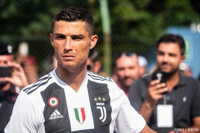 破防！3大理由爱上王楚钦，治愈系笑容竟不是TOP1？（心动预警！爱上王楚钦的3个理由，治愈系笑容竟不是第一？）